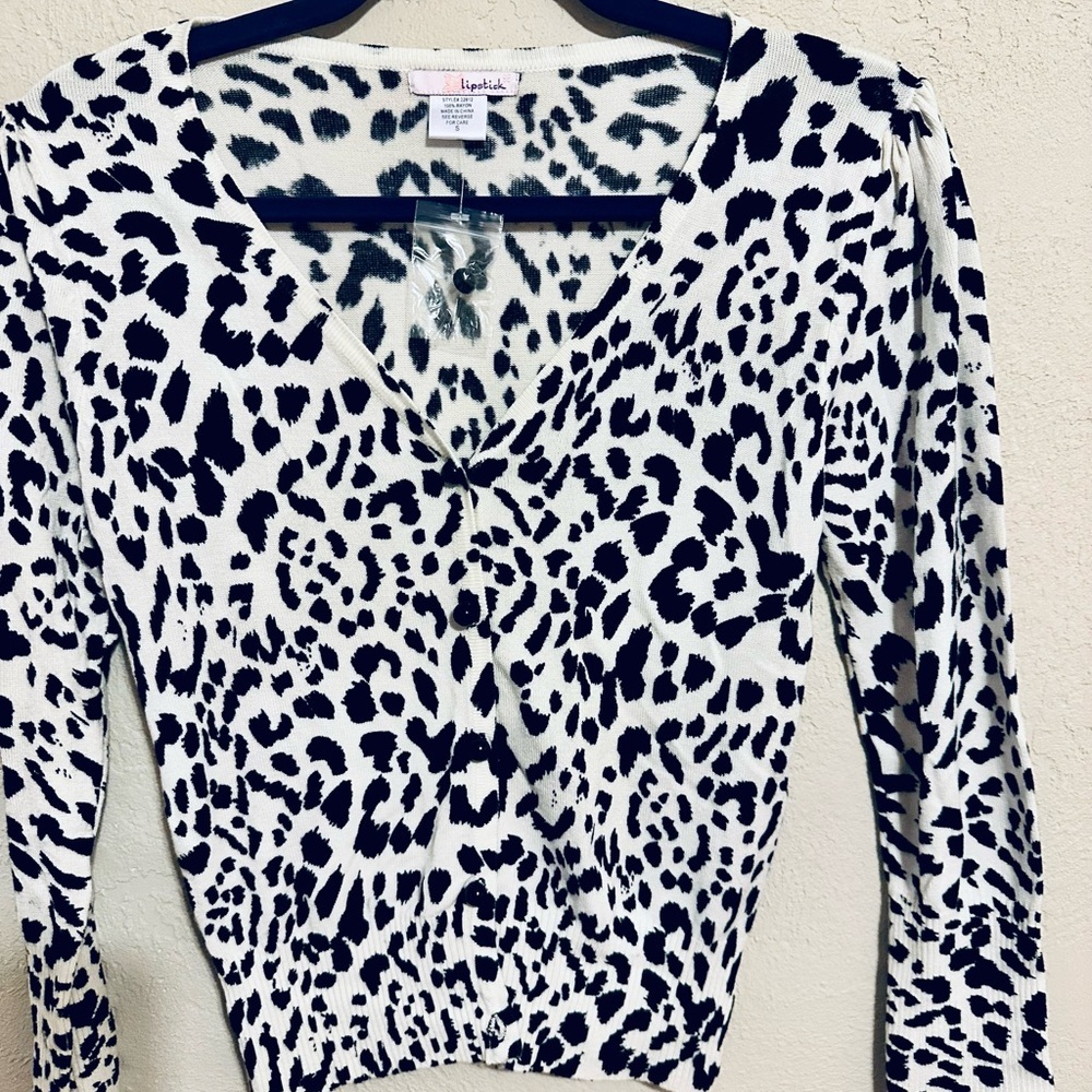 Lipstick Boutique Black and White Animal Print V-Neck Top size Small NWOT
